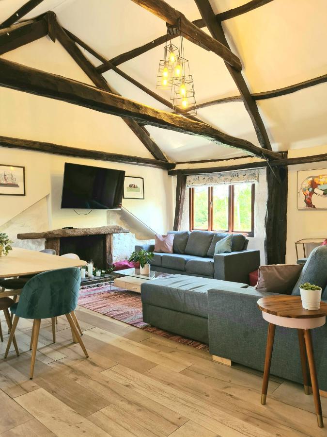 Historic Property With Stunning Views Hennock Esterno foto